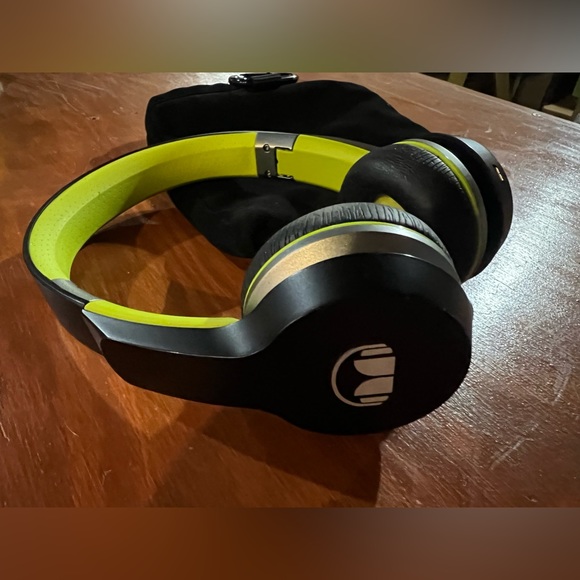 Monster Bluetooth Overear headphones - Picture 1 of 3